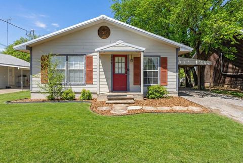 Photo of 507 E Clifton Street, Stephenville, TX 76401 (MLS # 21197399)