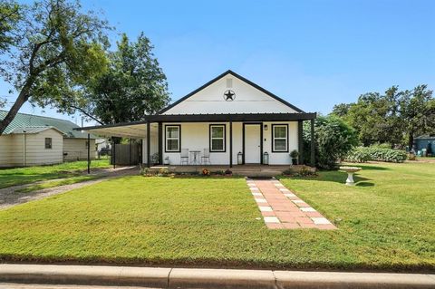 420 W D Street Munday TX 76371