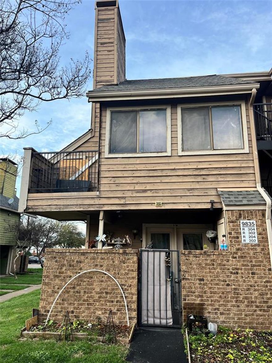 Buyer and buyer’s agent to verify all information including square footage, schools, measurements, and taxes. Seller requests feedback after showings.