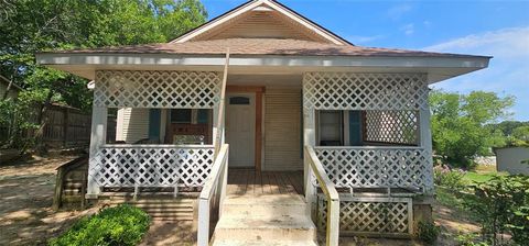 Photo of 314 N Green Street ST, Grand Saline, TX 75140 (MLS # 21314980)