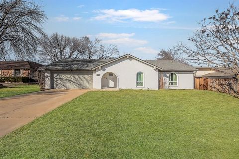 Photo of 8417 Main Street, North Richland Hills, TX 76182 (MLS # 21197008)