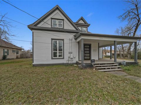 Photo of 3906 Houston Street, Greenville, TX 75401 (MLS # 21153910)