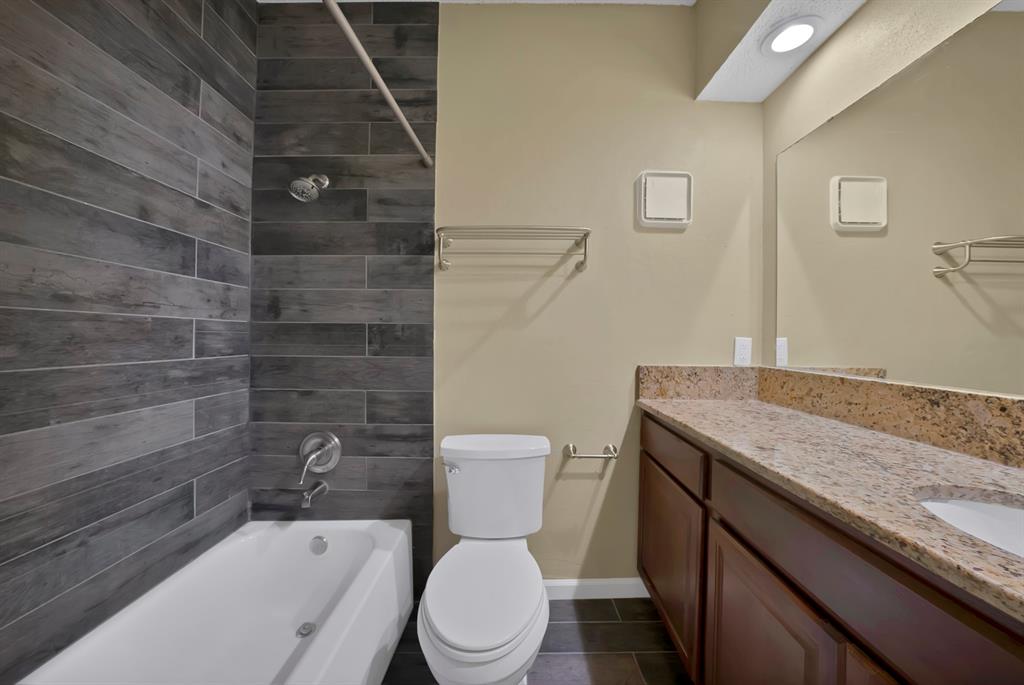 Oaks On The Bend Condos Ph 01-04 - Residential