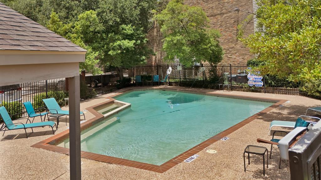 Oaks On The Bend Condos Ph 01-04 - Residential