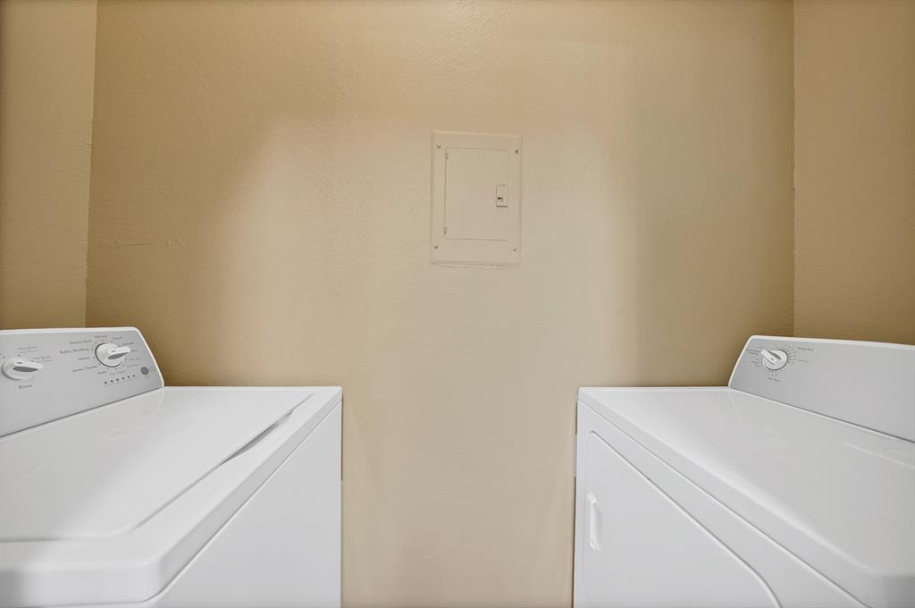 Oaks On The Bend Condos Ph 01-04 - Residential