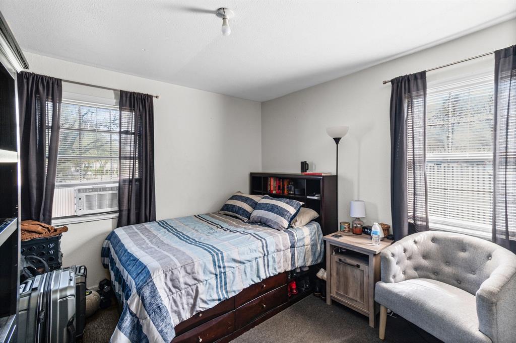 2807 S Montreal Avenue