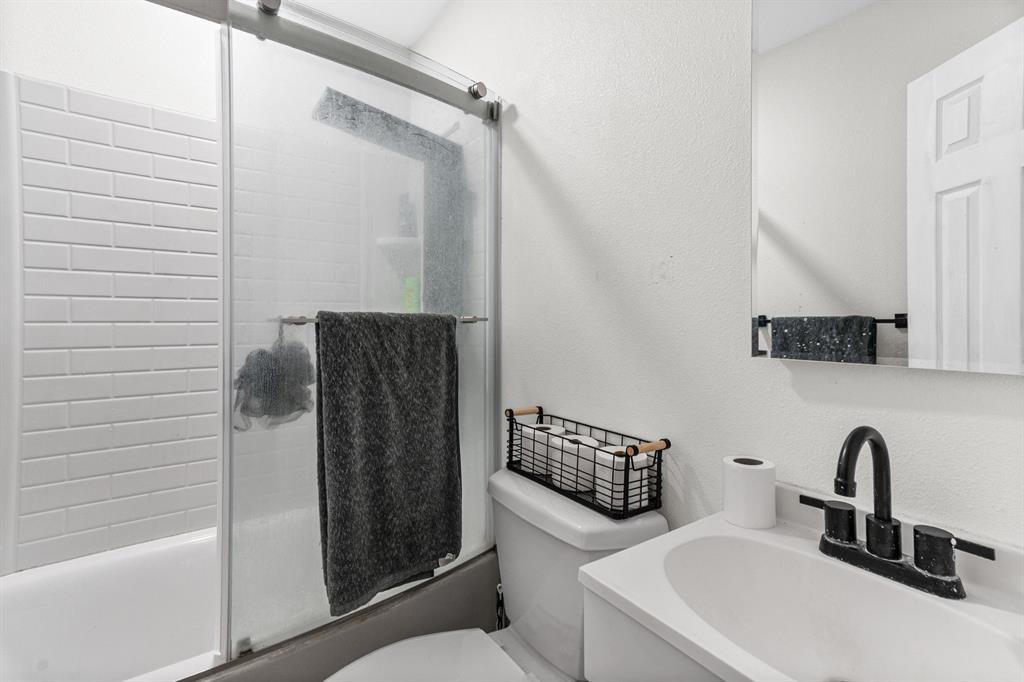 2807 S Montreal Avenue