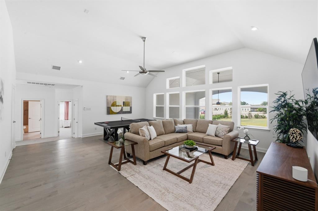 Townlake Ph Four - Residential