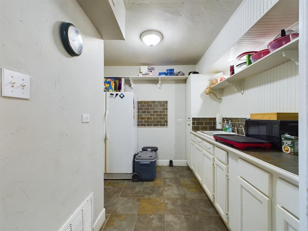 Joshua Minnett - Commercial Lease