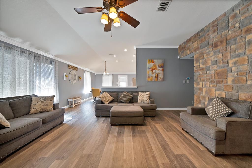 6305 Pool View Drive