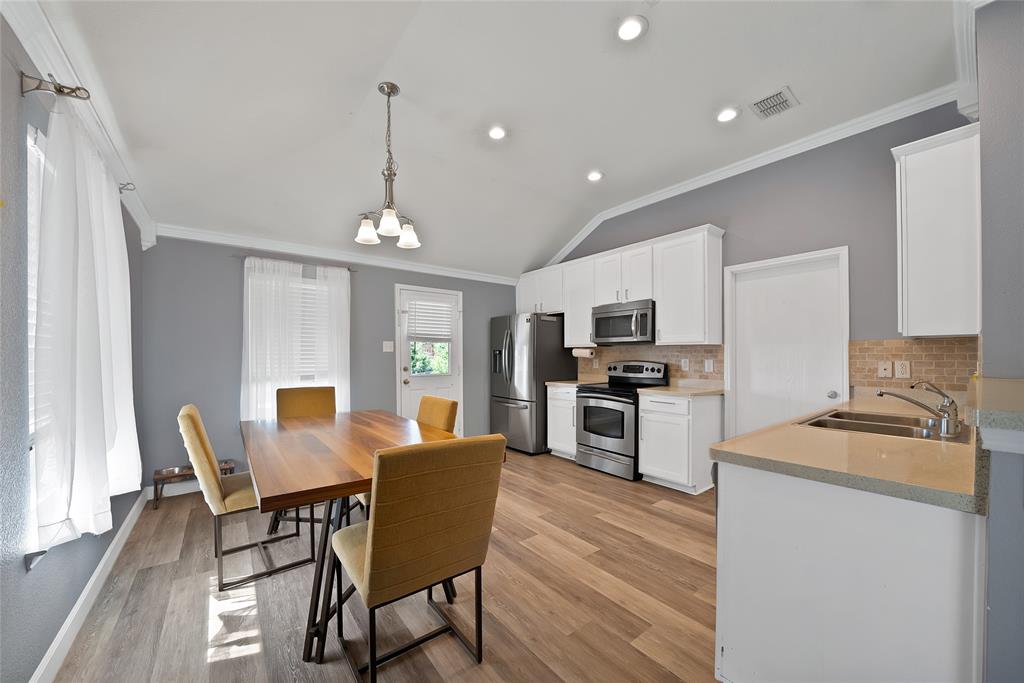 6305 Pool View Drive