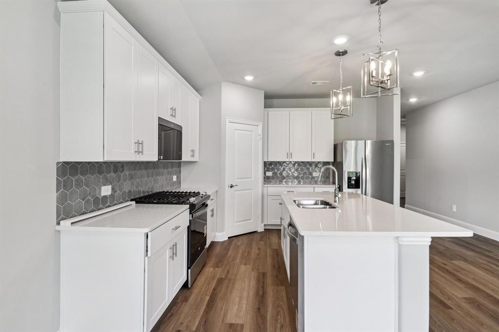2127 Mustang Way