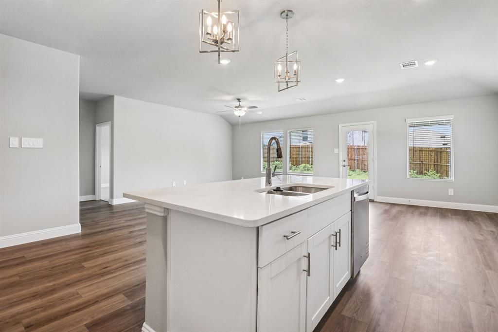 2127 Mustang Way