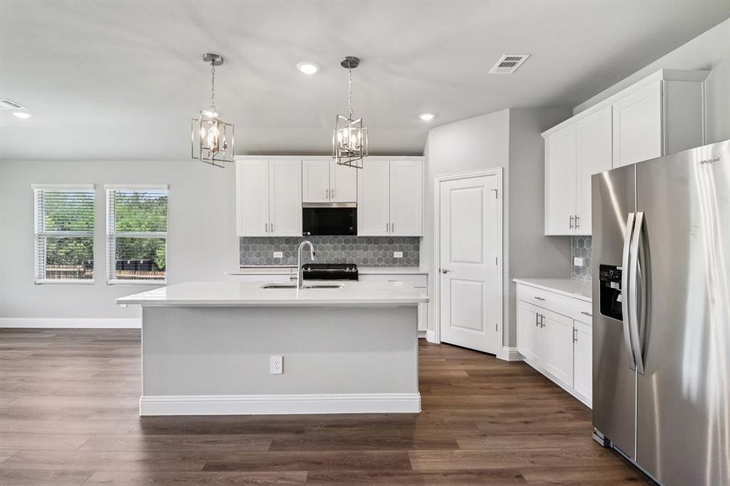 2127 Mustang Way