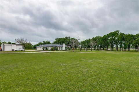 Photo of 1301 Davis Lane, Terrell, TX 75160 (MLS # 21237083)