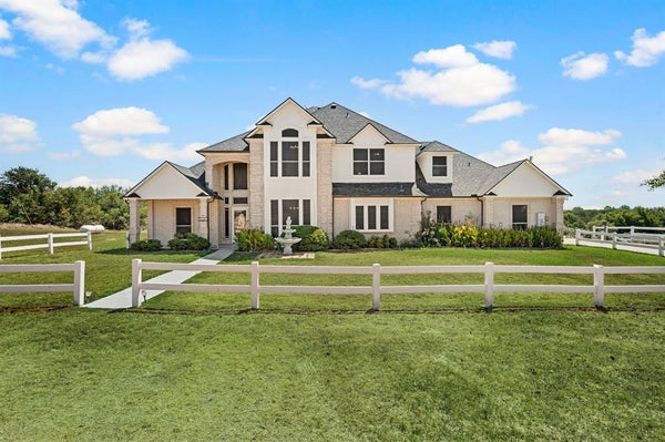 141 BLUE SKY DR, DECATUR, TX 76234 - Image 49eb6efe84aee775dfb6f0653ebda2f1/2880570113