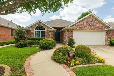 Photo of 305 Chantilly Court, Hurst, TX 76054 (MLS # 21279636)