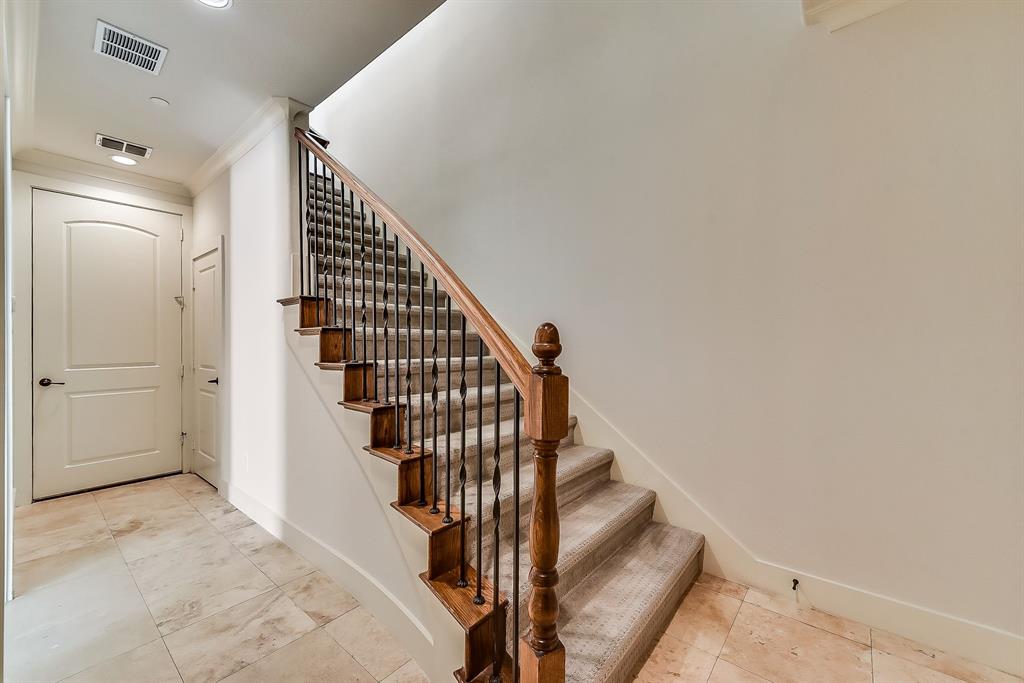 4111 Rawlins Street 404
