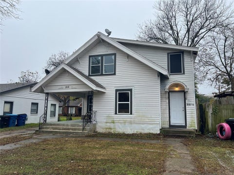 Photo of 510 W Gandy Street, Denison, TX 75020 (MLS # 21329910)