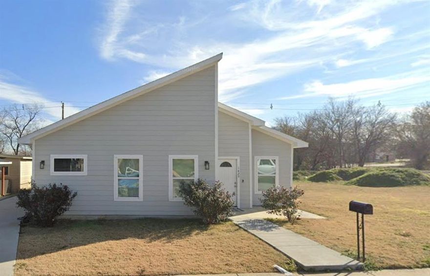 This 3-bedroom, 2-bath home with a 1-car garage is located in a strong rental pocket with consistent demand, minutes from the Fort Worth Stockyards, and Downtown. The layout offers comfortable living spaces, open concept floor plan, and split bedrooms. With just minor cosmetic updates, this property is well-positioned to be rent-ready and start producing income quickly. Ideal for investors looking to add to their portfolio or buyers seeking value in a high-growth area. Convenient access to major highways, shopping, dining, and employment centers. Don’t miss this opportunity to capitalize on a proven rental location!