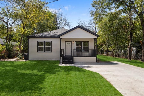 Photo of 333 Levant Avenue, Dallas, TX 75217 (MLS # 21361933)