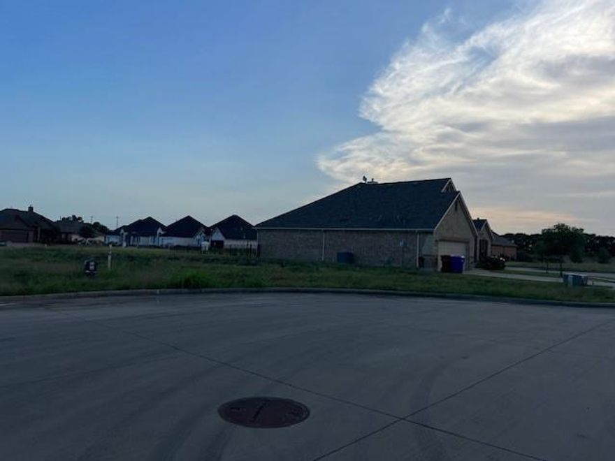 Come build your dream home in a great community with beautiful custom homes! This is a wonderful opportunity on a ready to build developed lot located in a cozy cul-de-sac Easy access to the fast developing Royse City & I30.