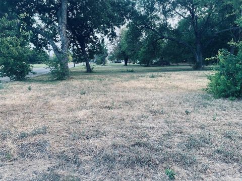 825 Smith Street Gainesville TX 76240