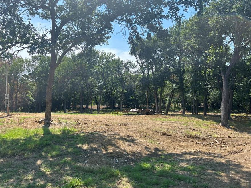 Look no further. Here is the perfect place to put down roots and build your dream home. Seclusion abounds at the end of this dead end county road. Total privacy and almost no traffic make this lot too good to be true. All the work has been done clearing this lot around the mature trees and rolling terain. The hardest part will be deciding which of the beautiful spots you want to build on. Water meter and electric are already in place making this an even better deal.