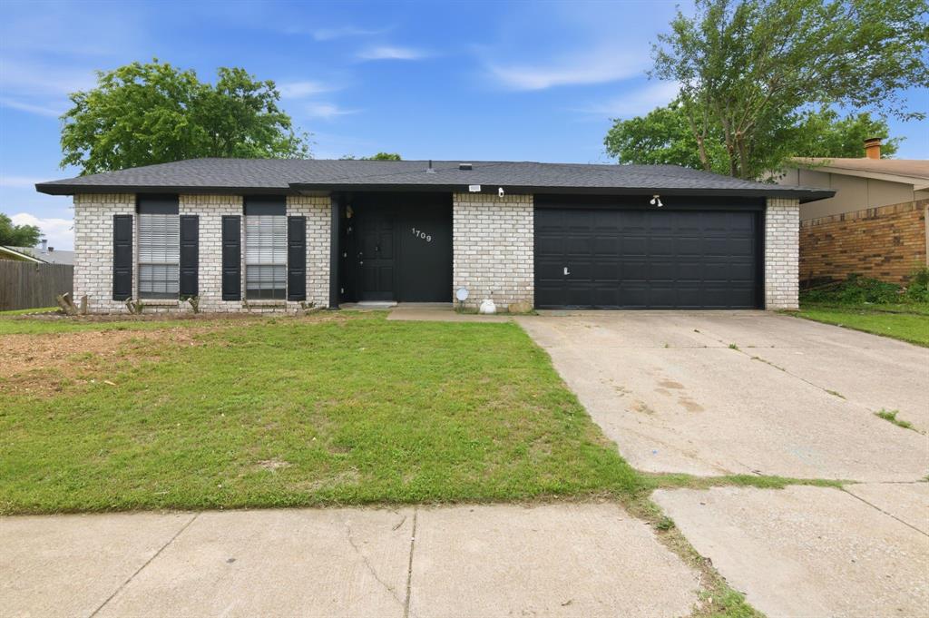 1709 Country Manor Rd, Fort Worth, TX, 76134