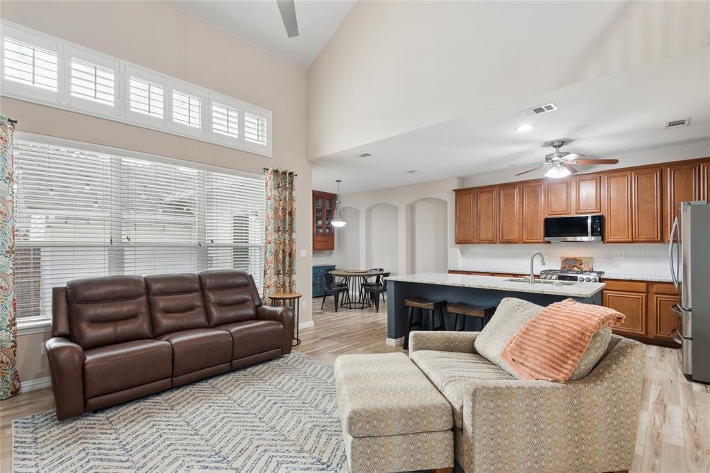 6204 Crescent Street