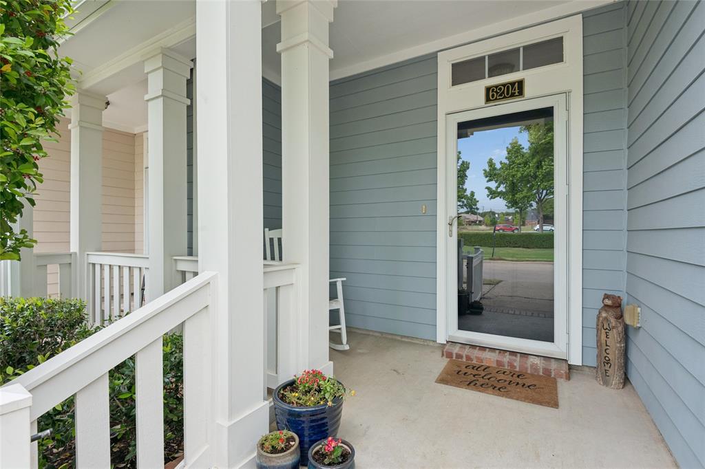 6204 Crescent Street