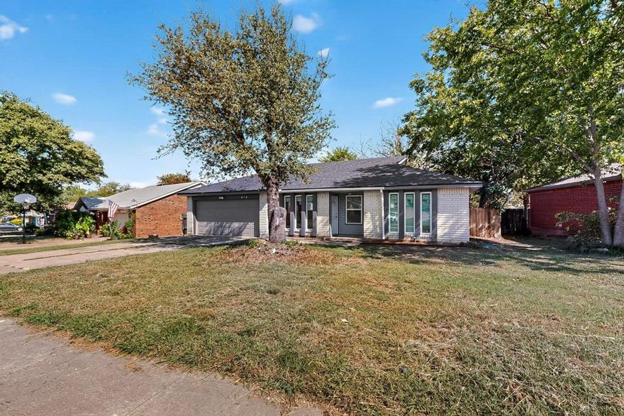 **AWESOME 3 BEDROOMS, 2 BATHROOMS, 2 FRONT ENTRY GARAGE WITH ELECTRONIC OPENER, CENTRAL HEAT & AIR, ALL APPLIANCES NEW, COOKING STOVE VENTED TO EXTERIOR, UPDATED BATHROOMS & KITCHEN WITH ALL NEW STUFF, SELLER WILLING TO HELP BUYER WITH SOME CLOSING COSTS WITH RIGHT OFFER, NEAR SCHOOLS, SHOPPING, CHURCHES, DINING, FREEWAY & MUCH MORE...COME & SEE**