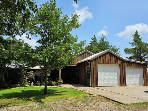 A home in Honey Grove