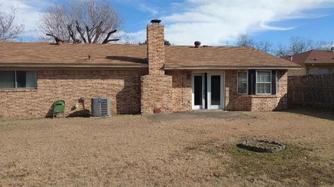 A home in Crowley