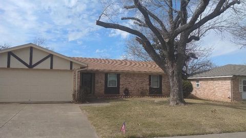 A home in Crowley