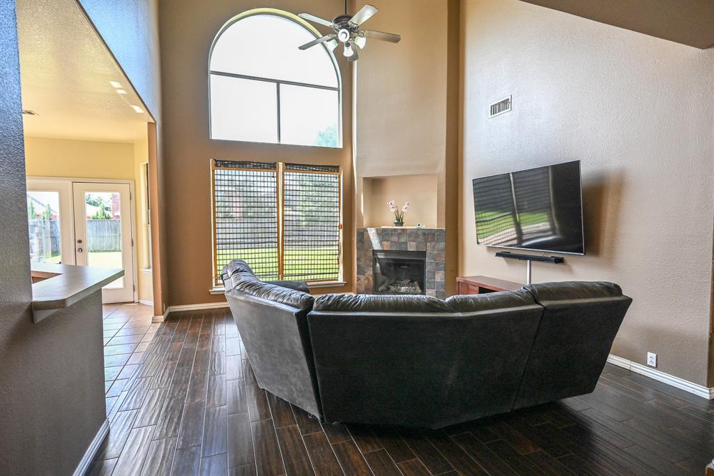 2811 S Serrano