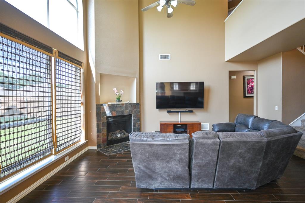 2811 S Serrano