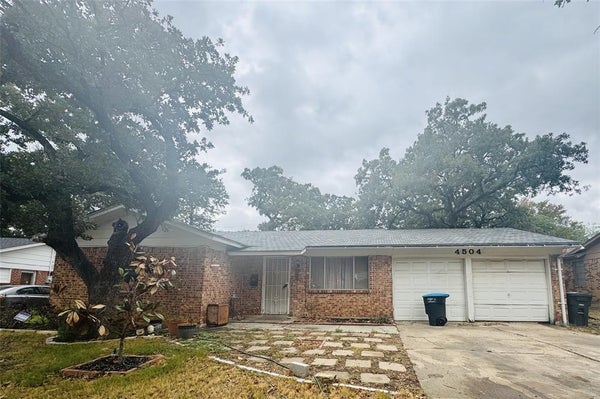 4504 BURKE RD, FORT WORTH, TX 76119 - Image 4a2cdcb638faf6d06a5ab56f3e54a151/3055521563