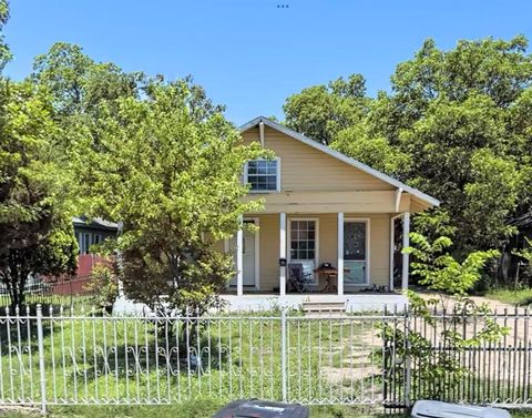 704 S Beacon Street Dallas TX 75223