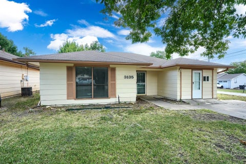 Photo of 3135 Maple Avenue, Greenville, TX 75402 (MLS # 21354535)