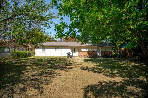 A home in Everman