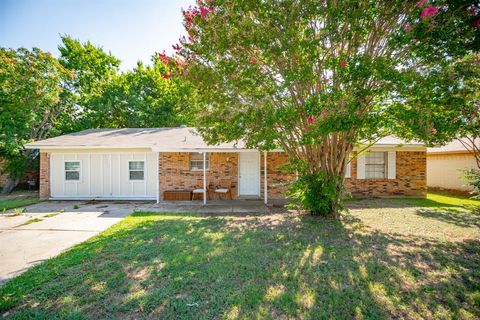 A home in Everman