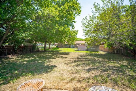 A home in Everman