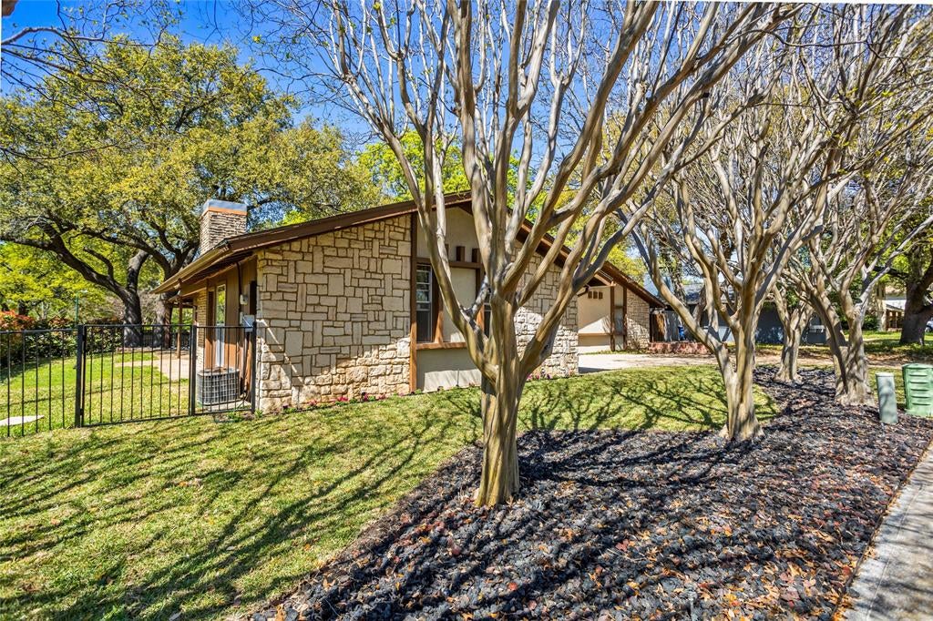 15721 mapleview