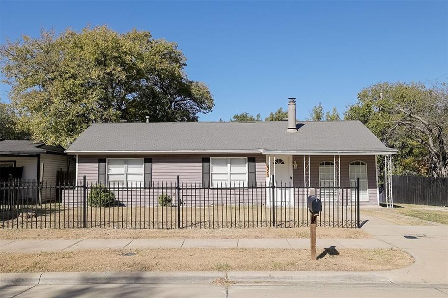 Beautifully remodeled 3-bedroom, 2-bath home for lease in the heart of Arlington! This move-in-ready residence offers fresh updates throughout, including modern finishes, spacious living areas, and a bright, open layout. Located just minutes from major highways and the Arlington Entertainment District, you’ll enjoy easy access to shopping, dining, and world-class attractions.