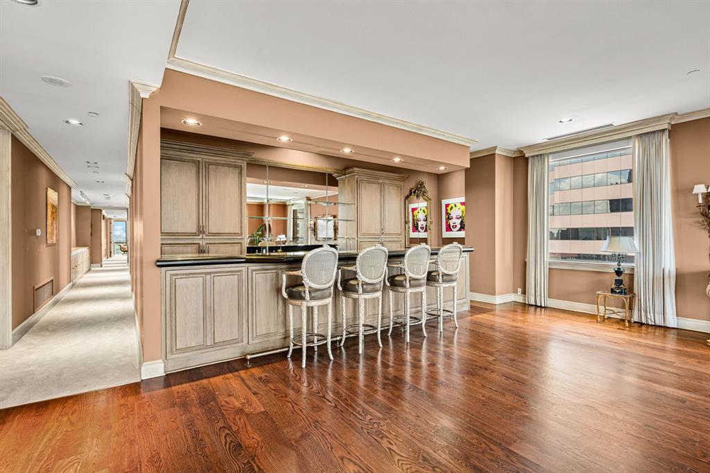 Douglas Condo 8181 - Residential