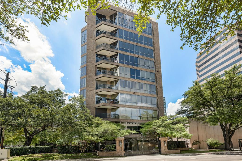 8181 Douglas Avenue 800