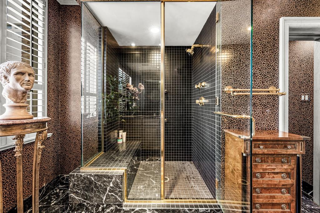 Douglas Condo 8181 - Residential