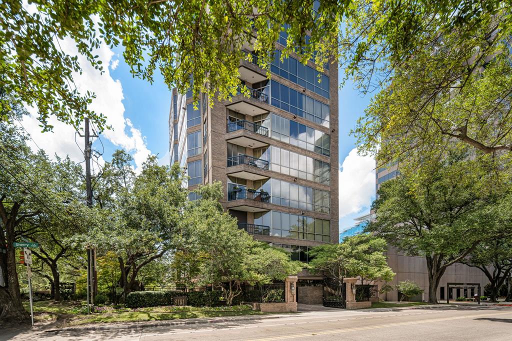 Douglas Condo 8181 - Residential