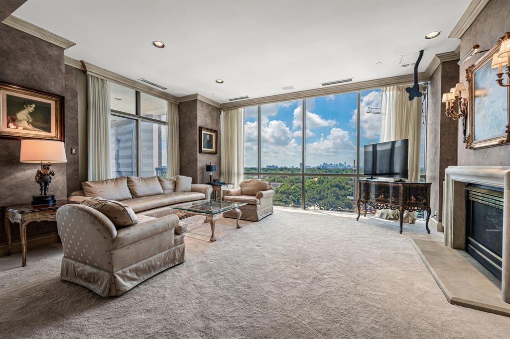 Douglas Condo 8181 - Residential